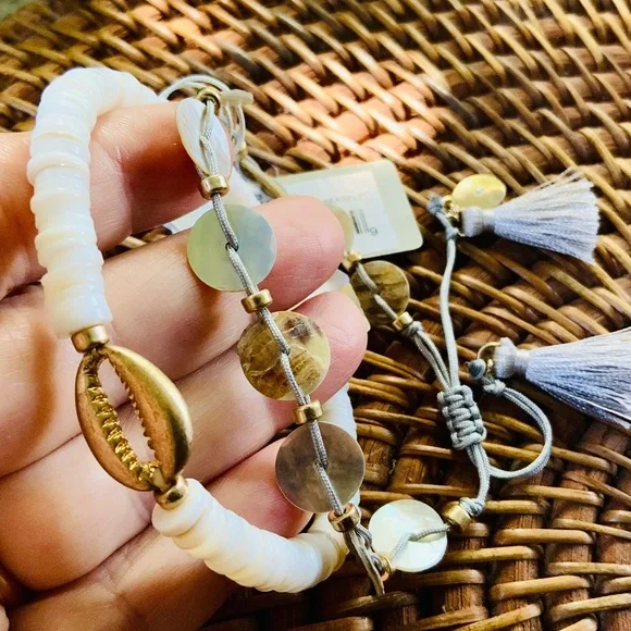 TOMMY BAHAMA BRACELETS NWT -2 STRAND. SHELL /MOP/STACK TASSEL ACCENT ADJUSTABLE - Picture 1 of 10